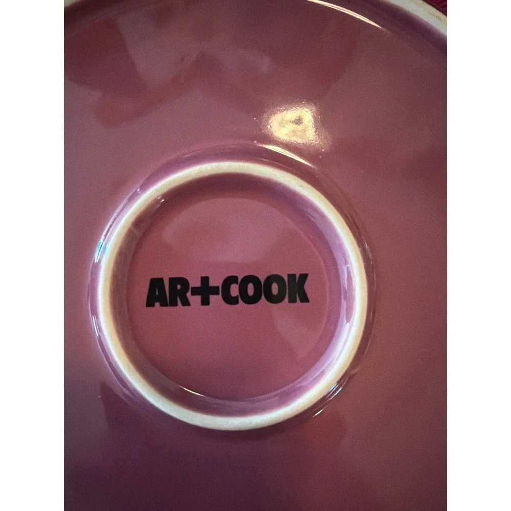 Art + Cook Ceramic Apple Pie Dish Scalloped Recipe Graphic Pink White Round 9in